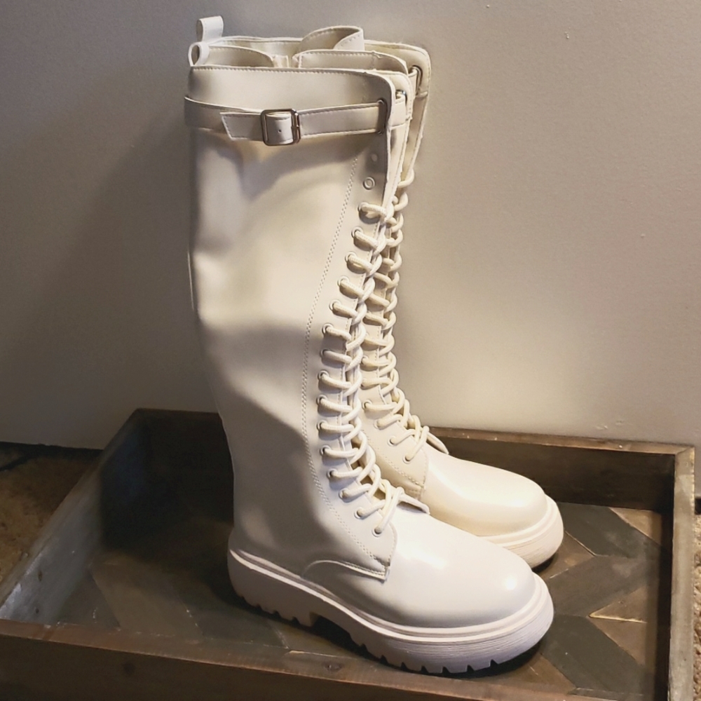 NWOT White knee boots silver buckles side zip
